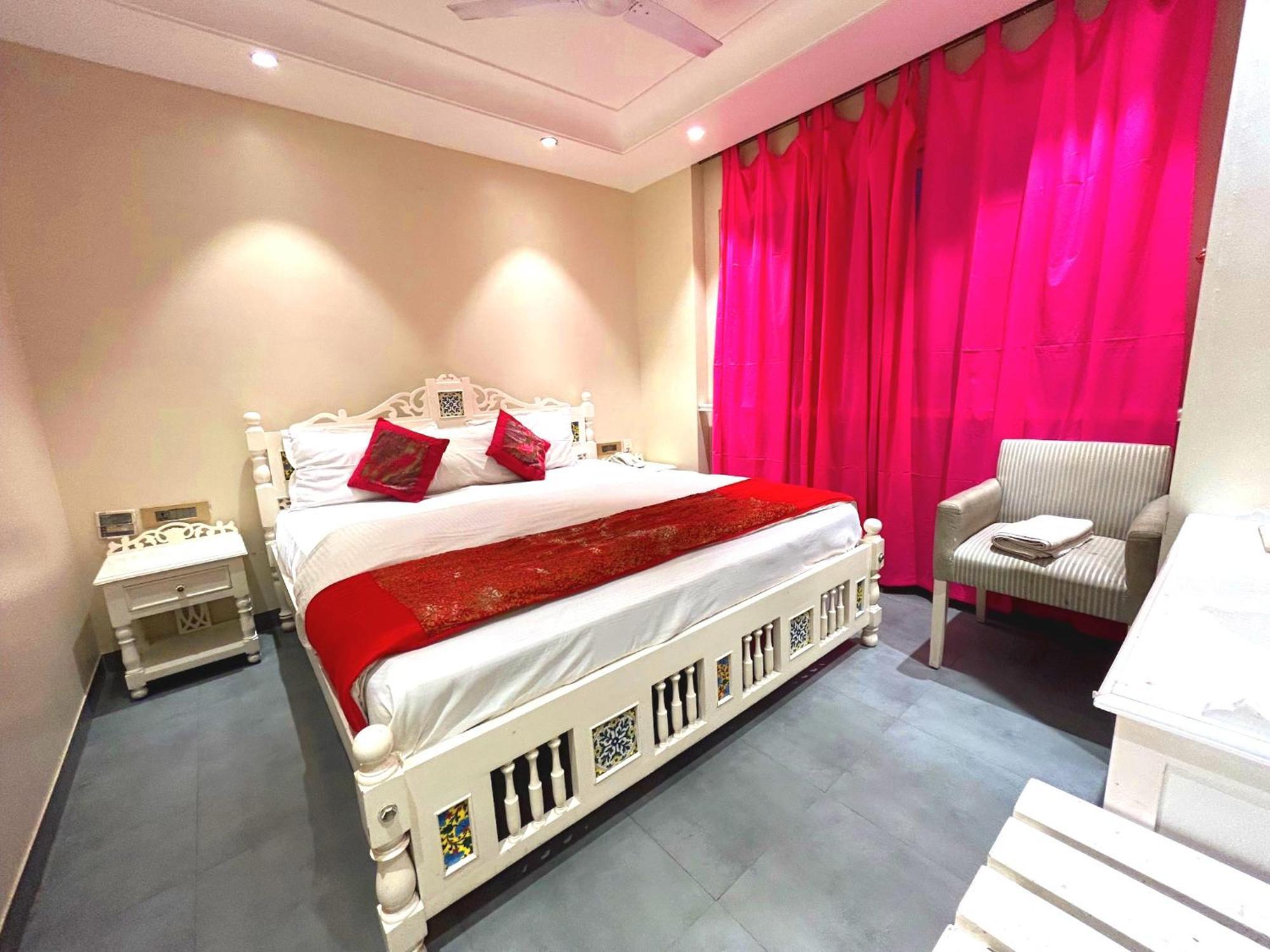 The Pinky Villa - Heritage Boutique Suites New Delhi Bagian luar foto