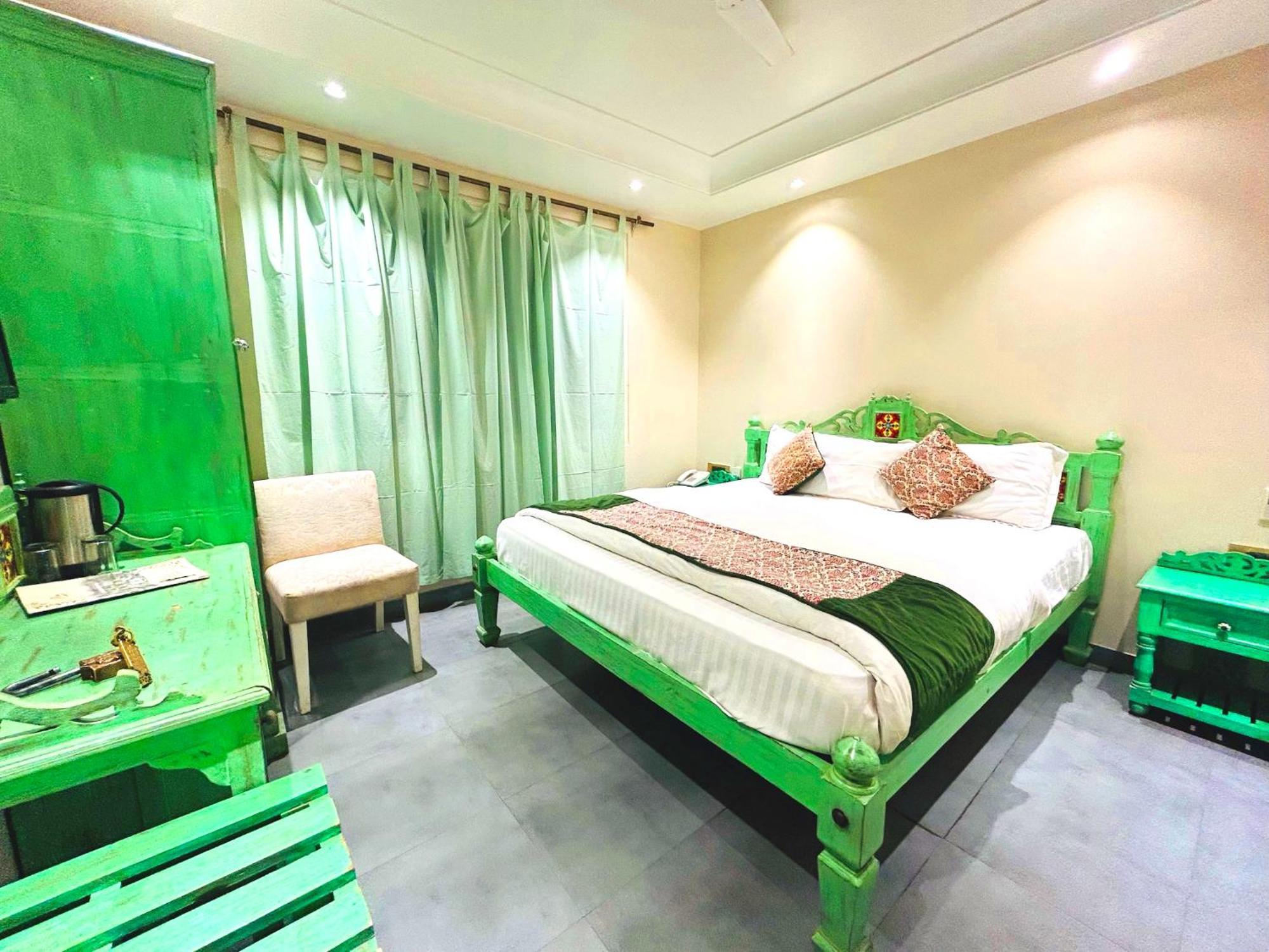 The Pinky Villa - Heritage Boutique Suites New Delhi Bagian luar foto