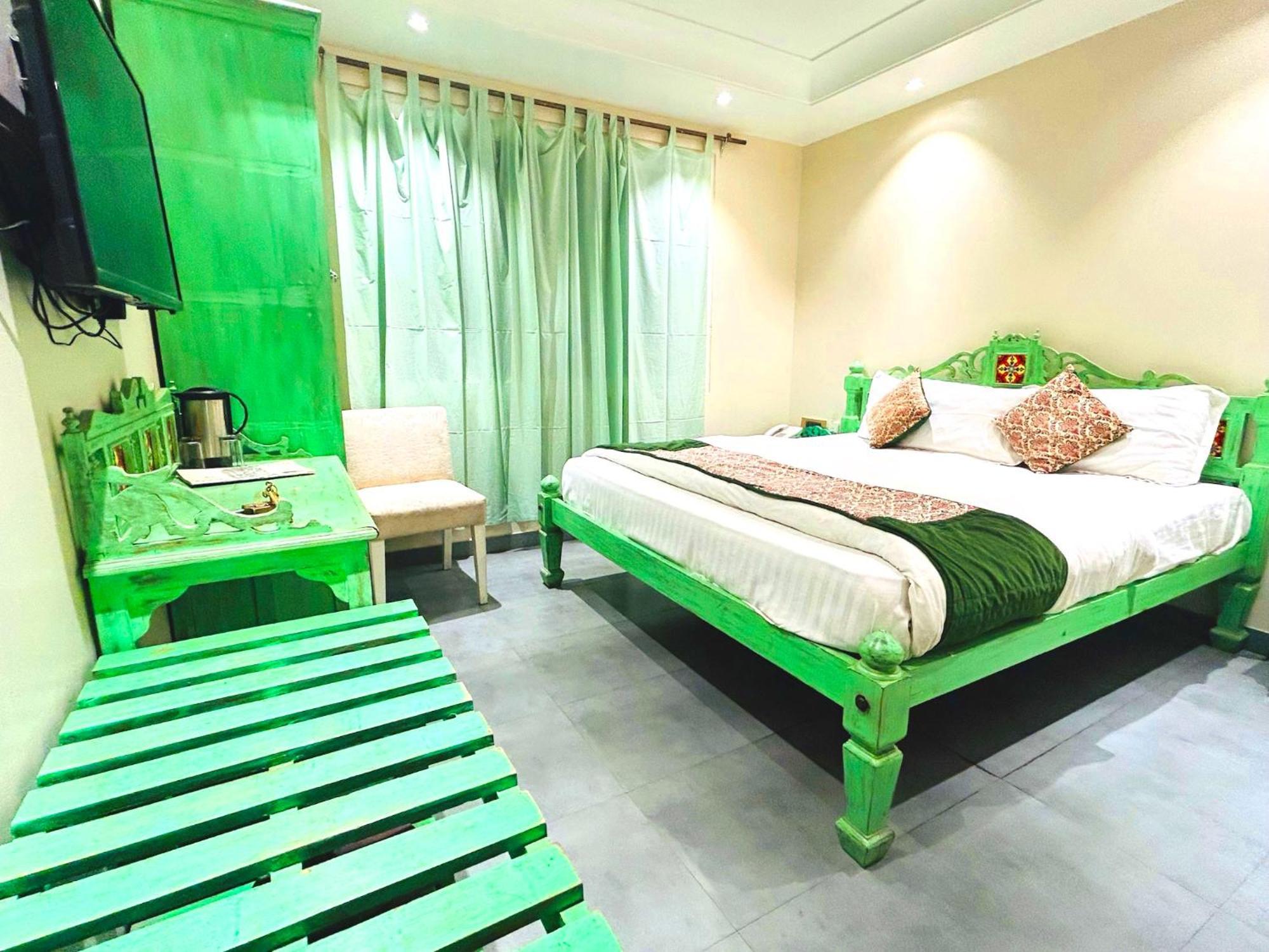 The Pinky Villa - Heritage Boutique Suites New Delhi Bagian luar foto