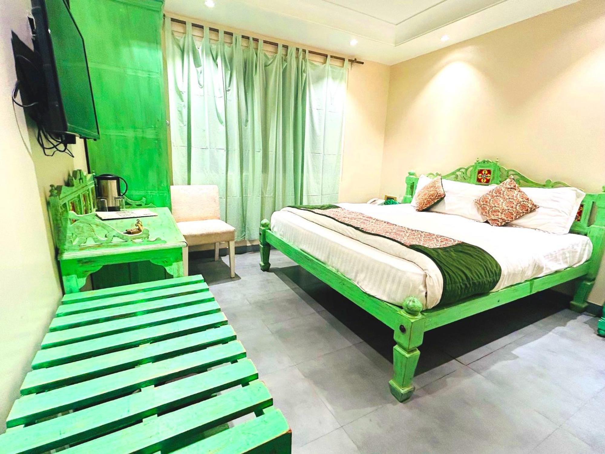 The Pinky Villa - Heritage Boutique Suites New Delhi Bagian luar foto