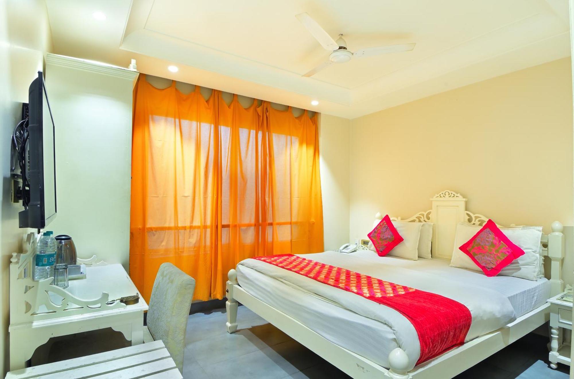 The Pinky Villa - Heritage Boutique Suites New Delhi Bagian luar foto