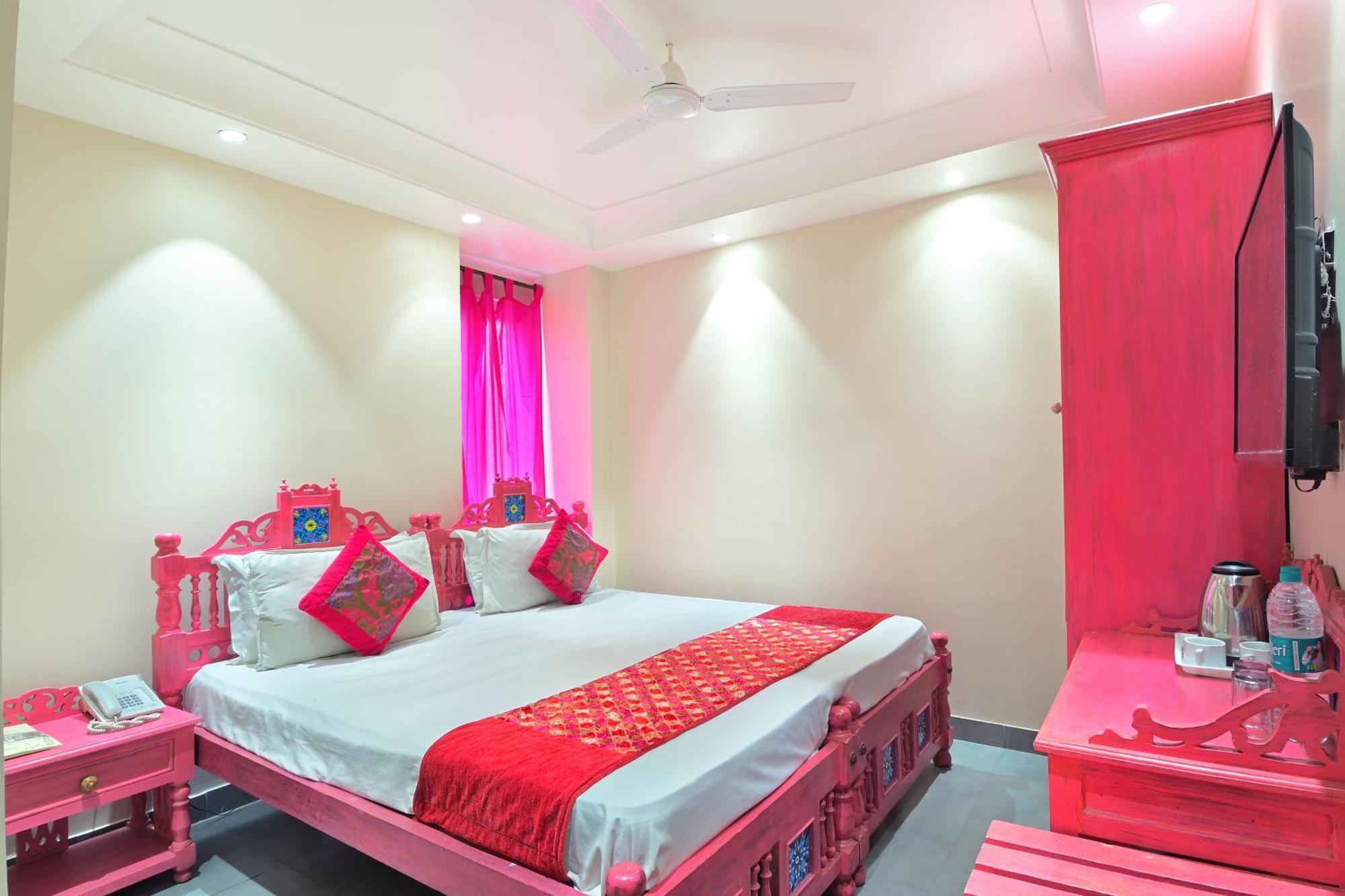The Pinky Villa - Heritage Boutique Suites New Delhi Bagian luar foto