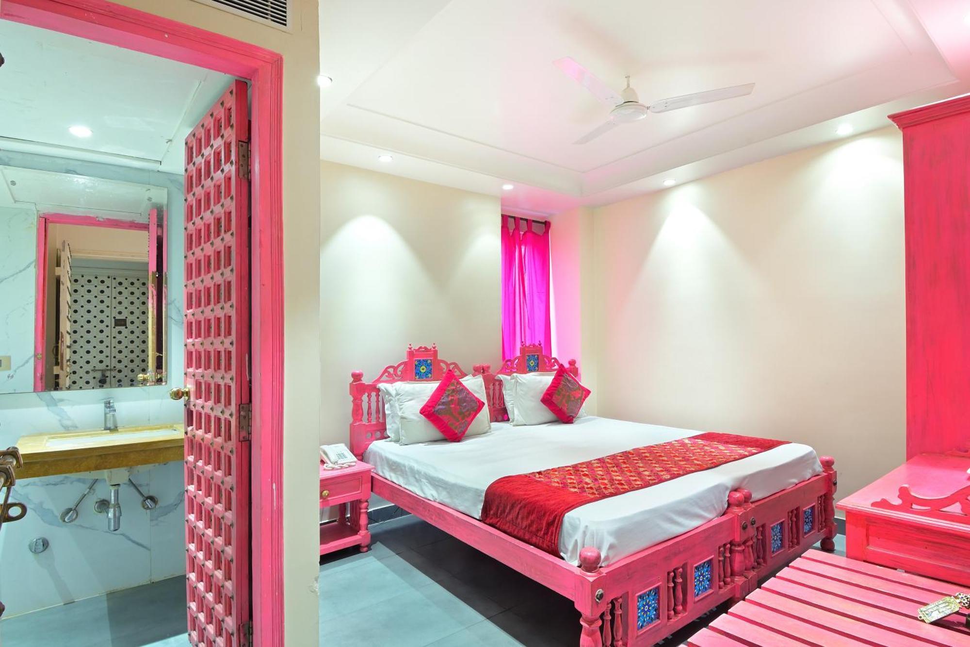 The Pinky Villa - Heritage Boutique Suites New Delhi Bagian luar foto