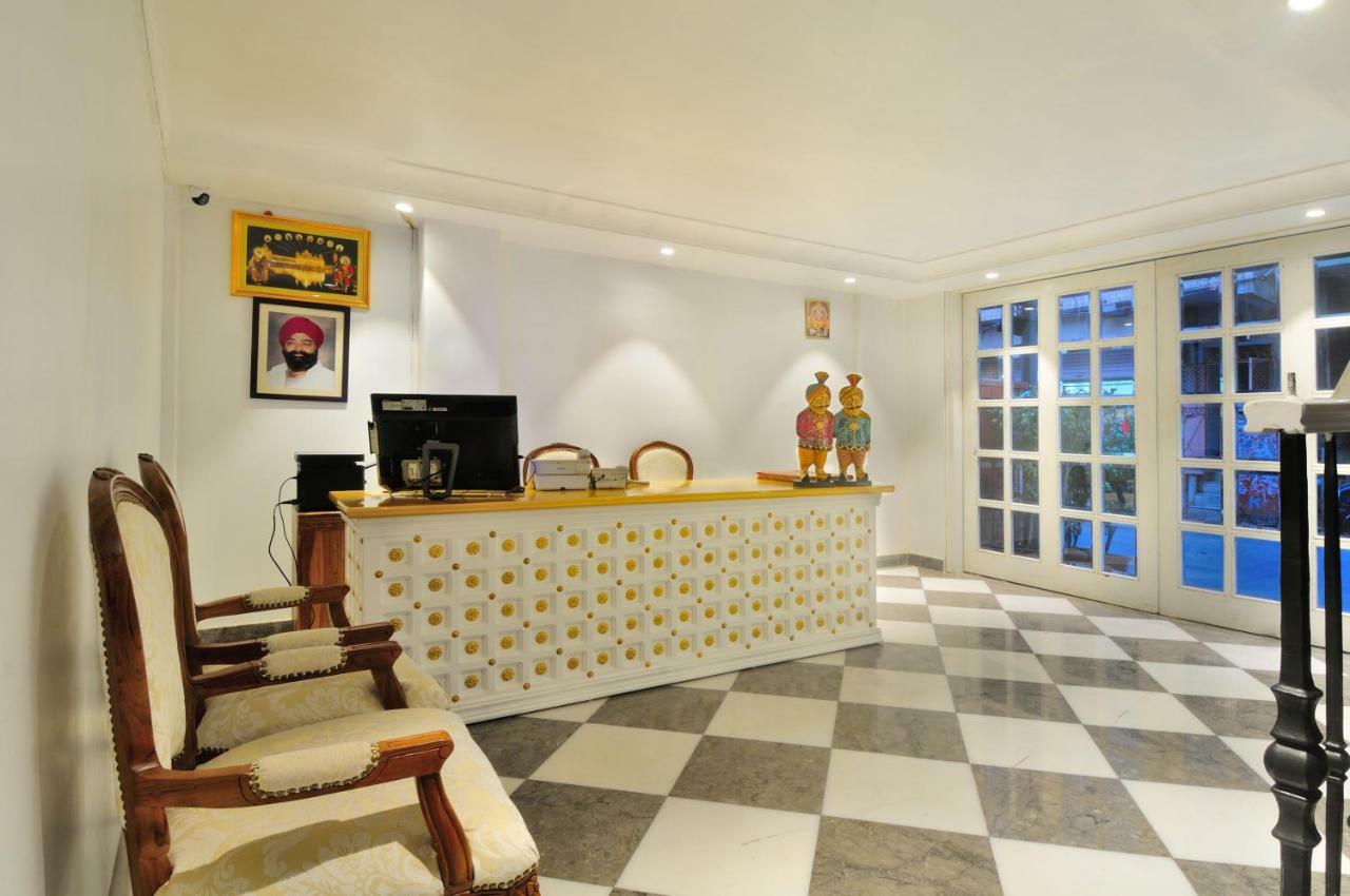 The Pinky Villa - Heritage Boutique Suites New Delhi Bagian luar foto