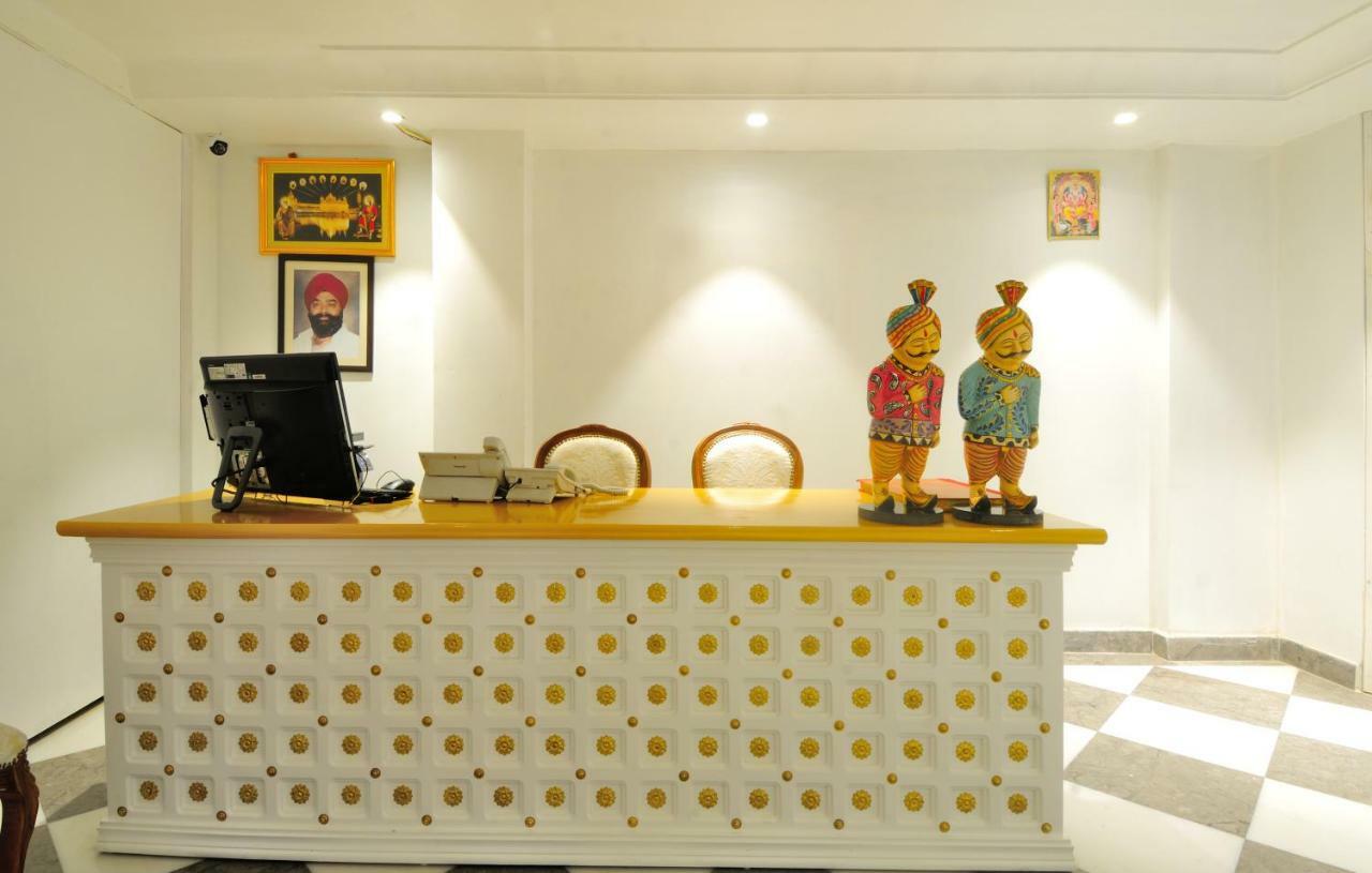 The Pinky Villa - Heritage Boutique Suites New Delhi Bagian luar foto